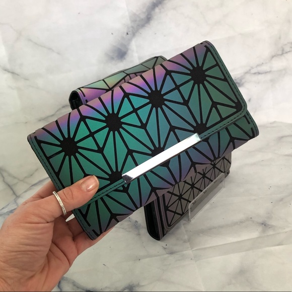 🔥😍 1 LEFT Light Reflective Clutch Wallets😍🔥 - Picture 3 of 8